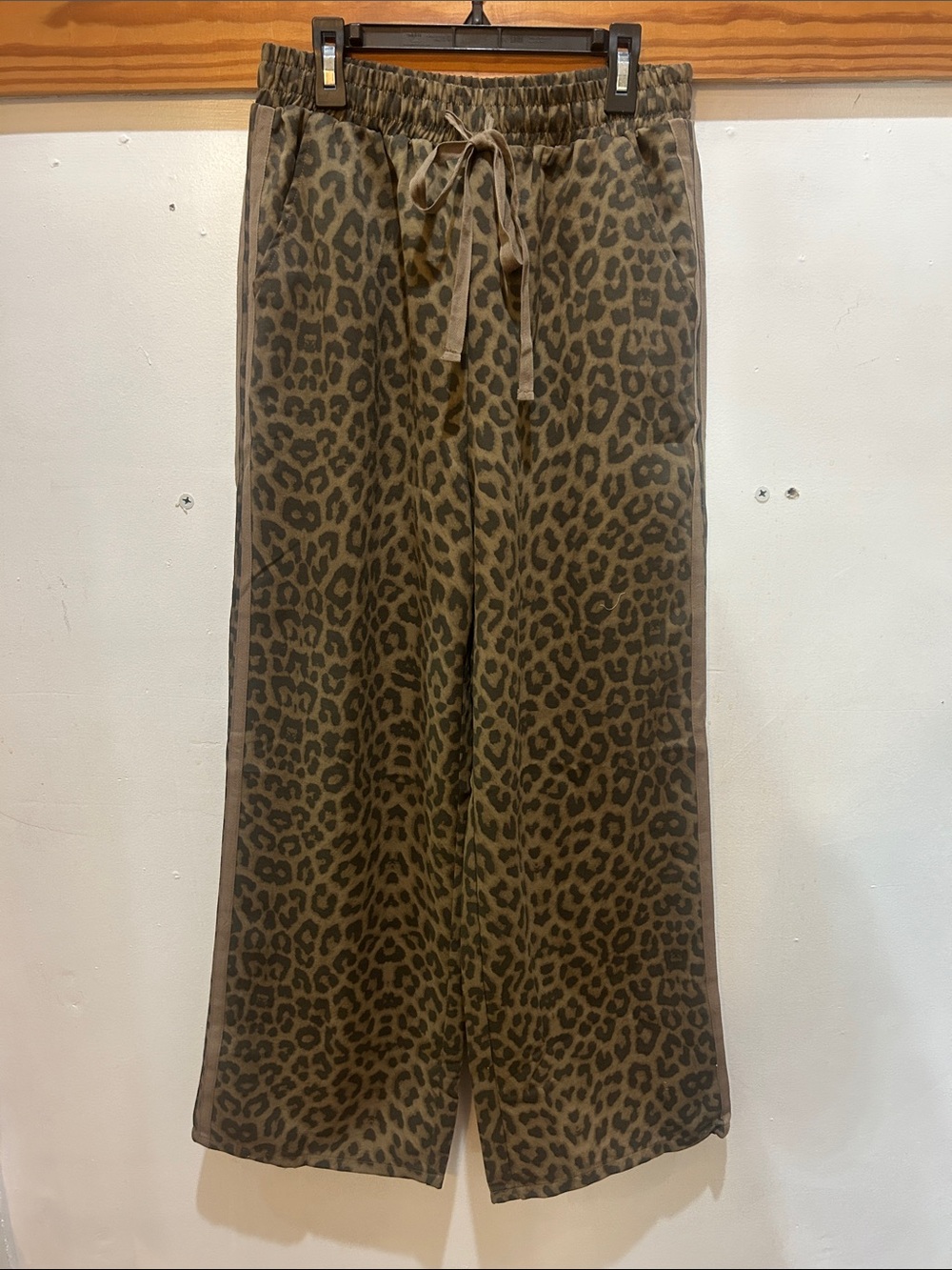Very J Women’s Mocha Leopard Print Drawstring Pants